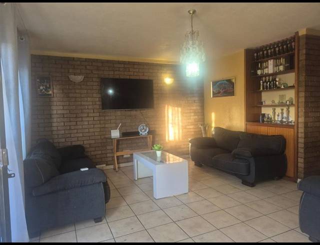 4 BEDROOM TOWNHOUSE FOR SALE IN ENNERDALE EXT 3
